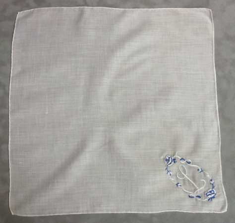 15 X 15 WHITE LINEN

BLUE/WHITE EMBROIDERY

MOMOGRAMMED " L "

$5.00